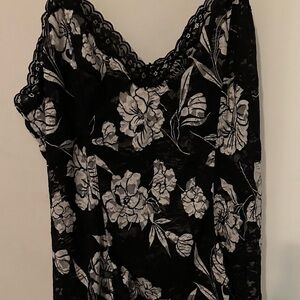 Secret Treasure black and white flower nightie Size 2X. Pre loved